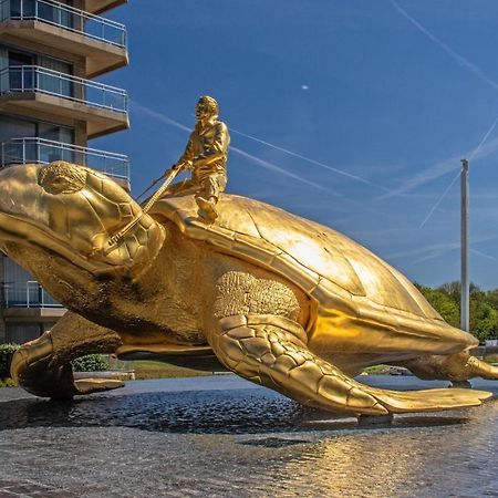Апартаменты Penthousestudio Gaudi Met Zonneterras En Zicht Op Zee Ньивпорт Экстерьер фото