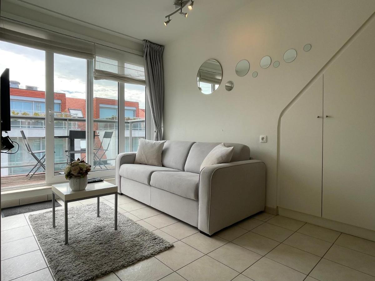 Апартаменты Penthousestudio Gaudi Met Zonneterras En Zicht Op Zee Ньивпорт Экстерьер фото